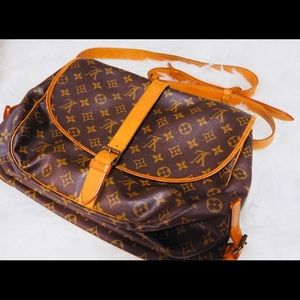⛔️⛔️SOLD⛔️⛔️🌺Authentic LV Monogram saumur 35🌺